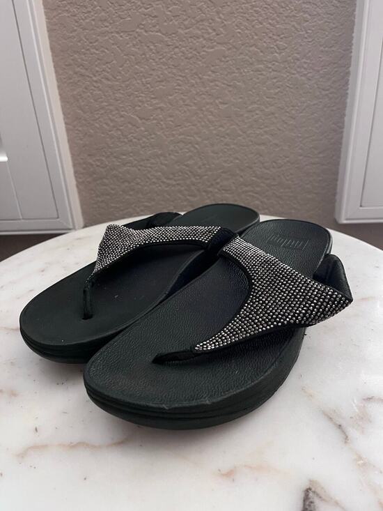 FitFlop Shoes - Fitflop Women’s Black Rhinestone Sandals 6 Platform Thong Metallic Lightweight
